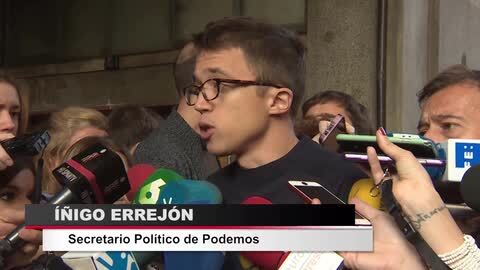 Pablo Iglesias junto al resto de dirigentes de Podemos