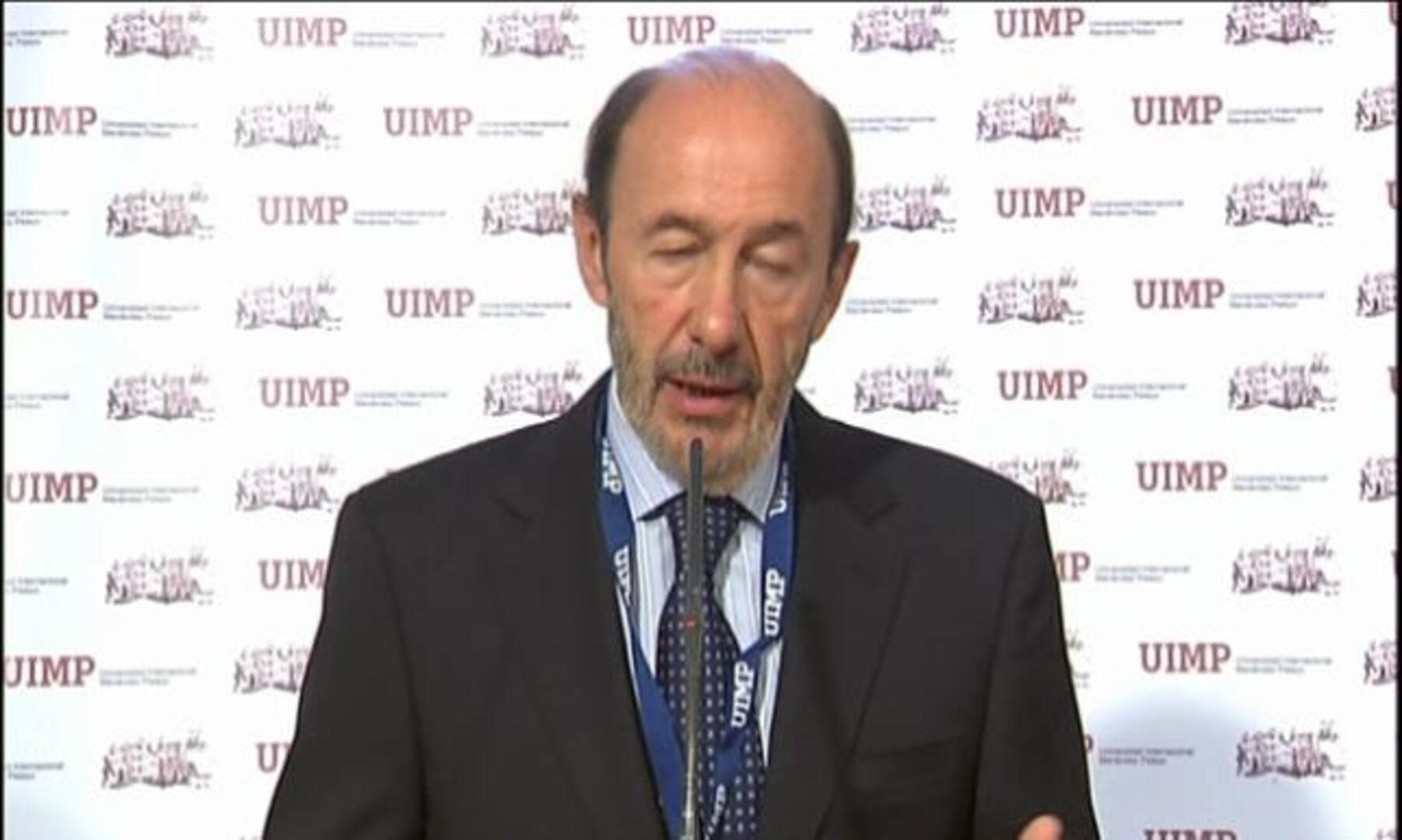 Rubalcaba apuesta por la desaparición de las diputaciones provinciales