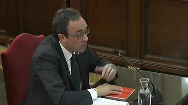 Rull protesta por la ausencia de traducción simultánea