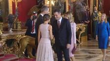 Así fue el error de protocolo en el saludo de Pedro Sánchez a los Reyes