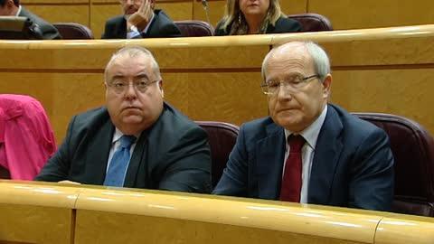 Javier Fernández, llegando ayer a la reunión del Grupo Socialista en el Senado