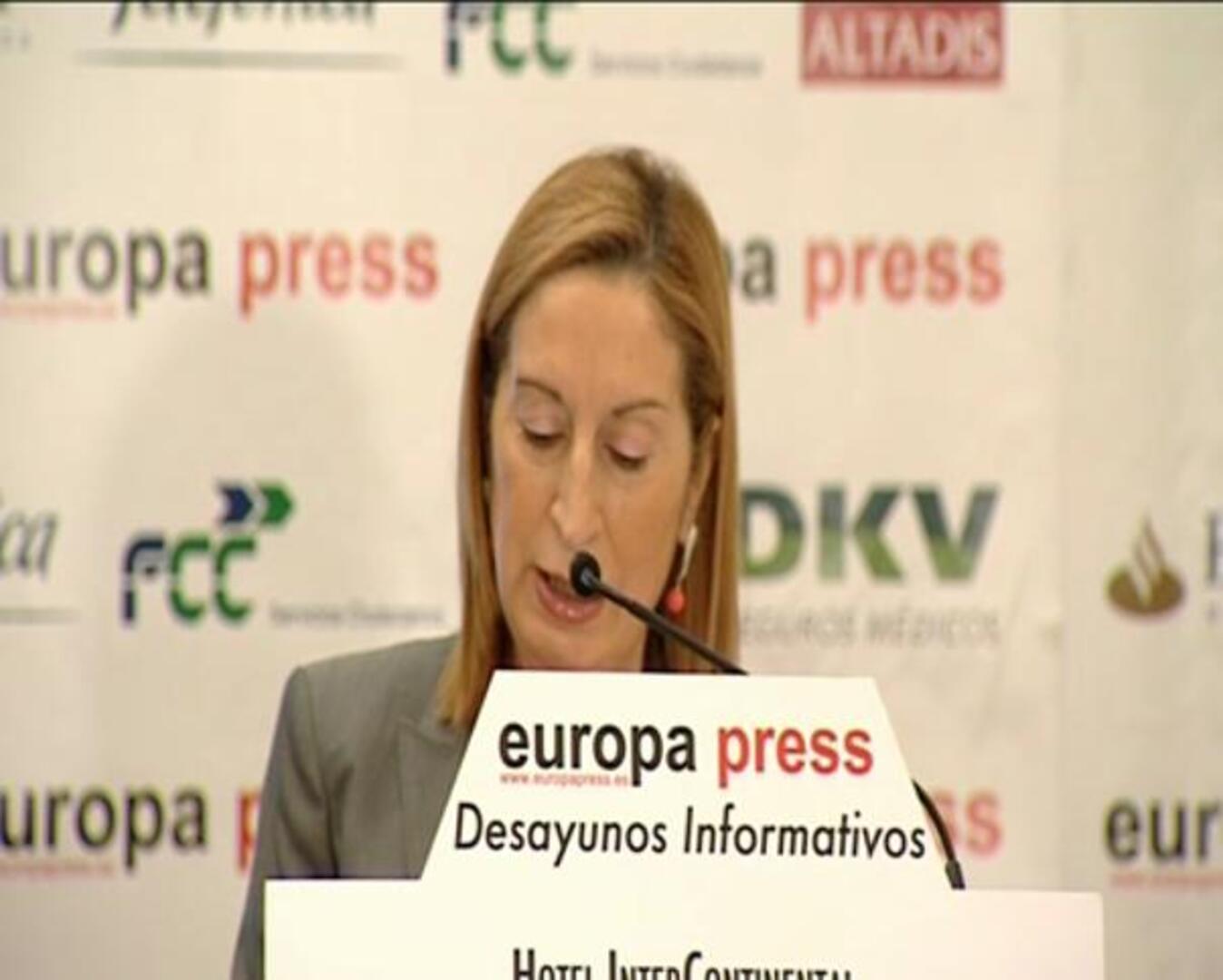 Fomento reestructurará Renfe y 17 aeropuertos con menos de 500.000 pasajeros