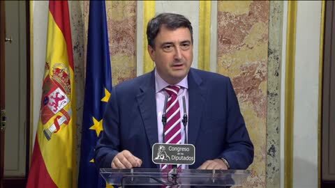 Aitor Esteban, junto a Pedro María Azpiazu en la primera sesión de investidura de Mariano Rajoy