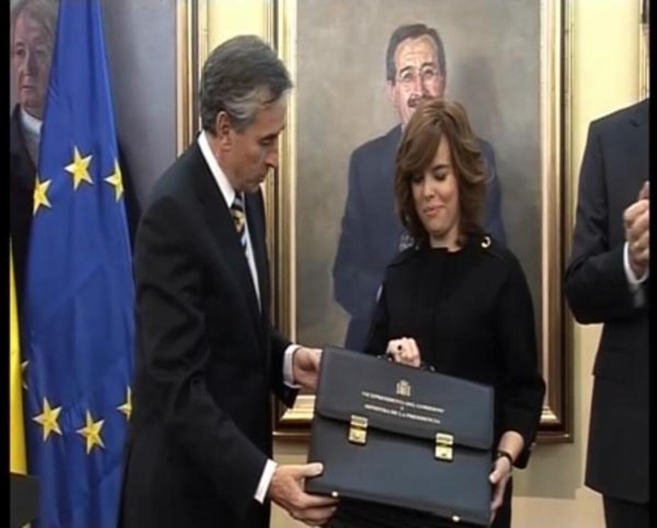 Rajoy poda la estructura del Gobierno y refuerza el poder de Santamaría