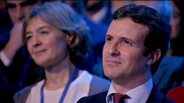 Aznar encumbra a Casado: &quot;Es un líder como un castillo&quot;