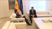 Sánchez recibe a Casado en La Moncloa por primera vez