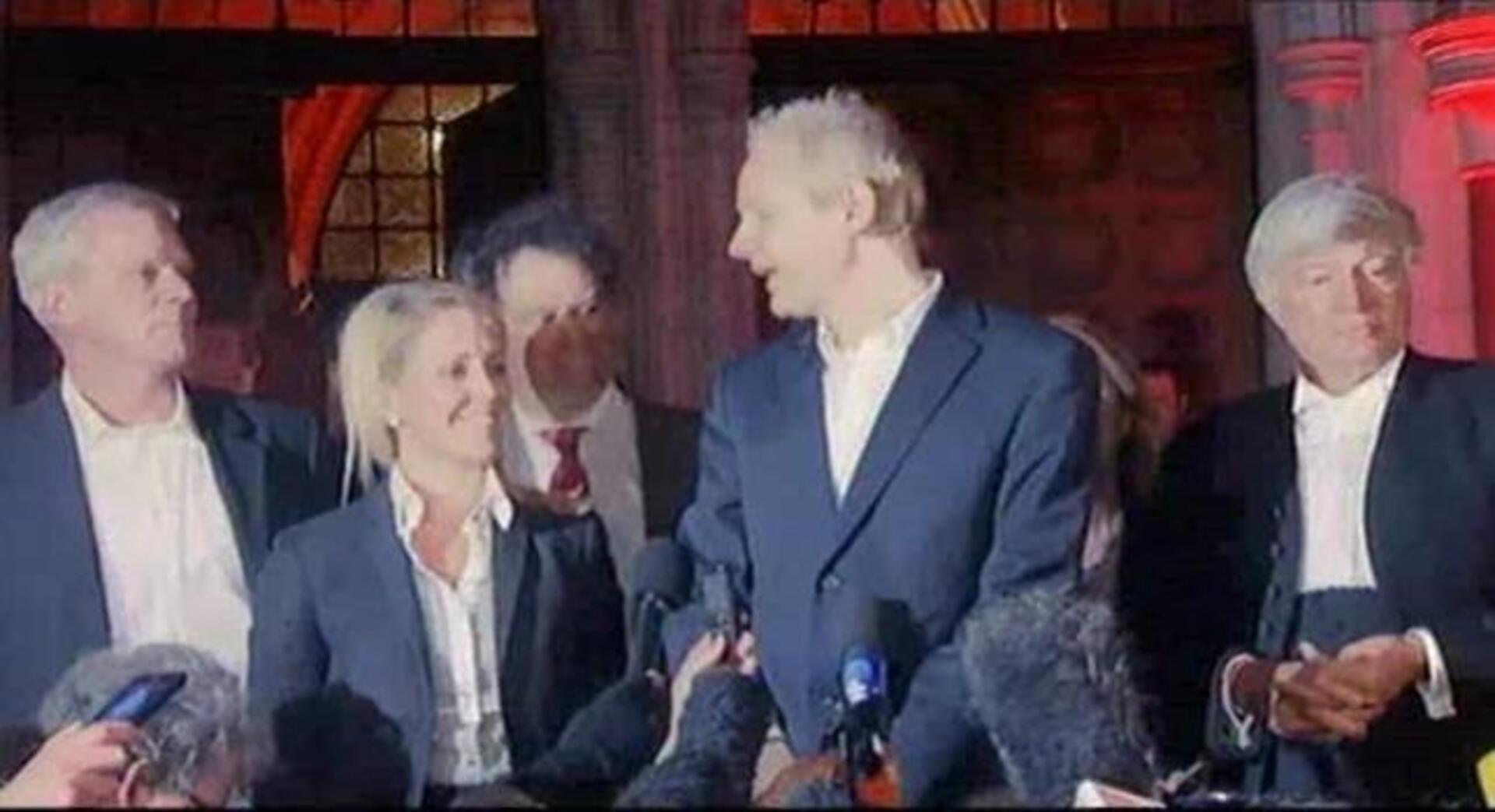 Assange: «Espero poder seguir con mi trabajo y demostrar mi inocencia»