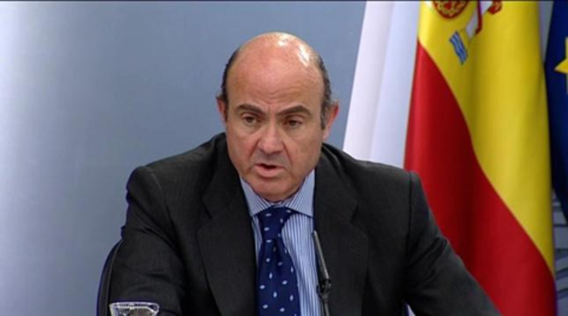 El Gobierno calcula una caída del 1,7% del PIB y una tasa de paro del 24,3%