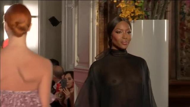 Naomi Campbell vuelve a la pasarela de Valentino 14 años después