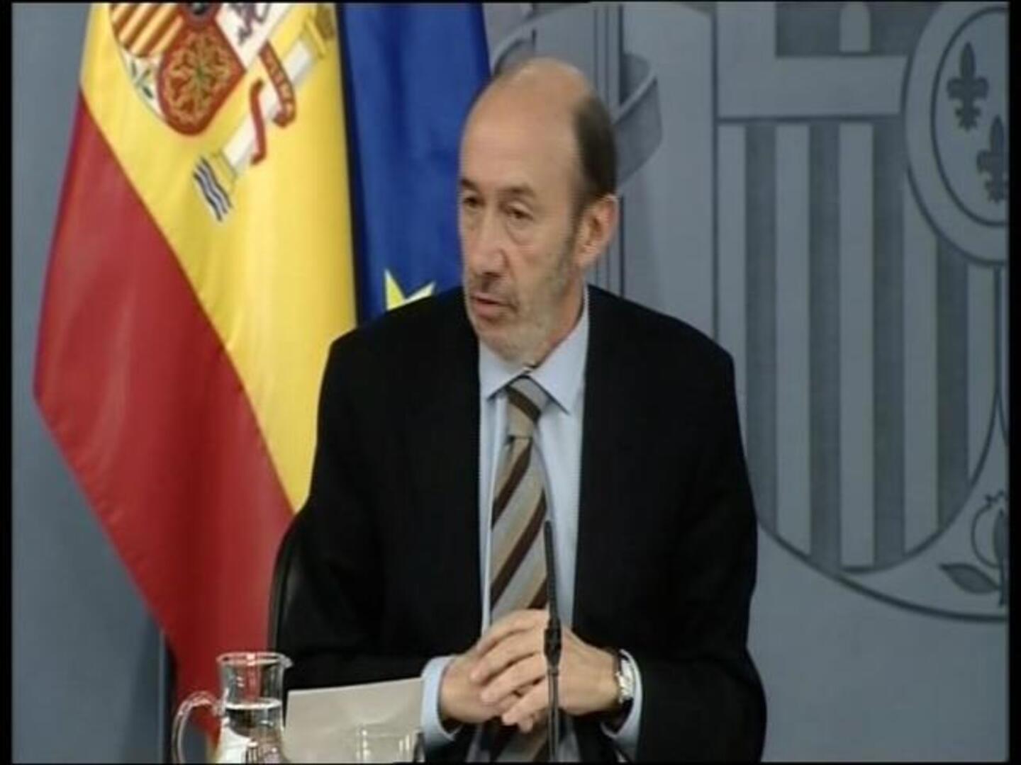 Rubalcaba admite «cambios» en el entorno político de ETA pero asegura que son «insuficientes»