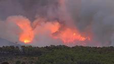 El incendio de Valencia se complica por un cambio brusco en la dirección del viento