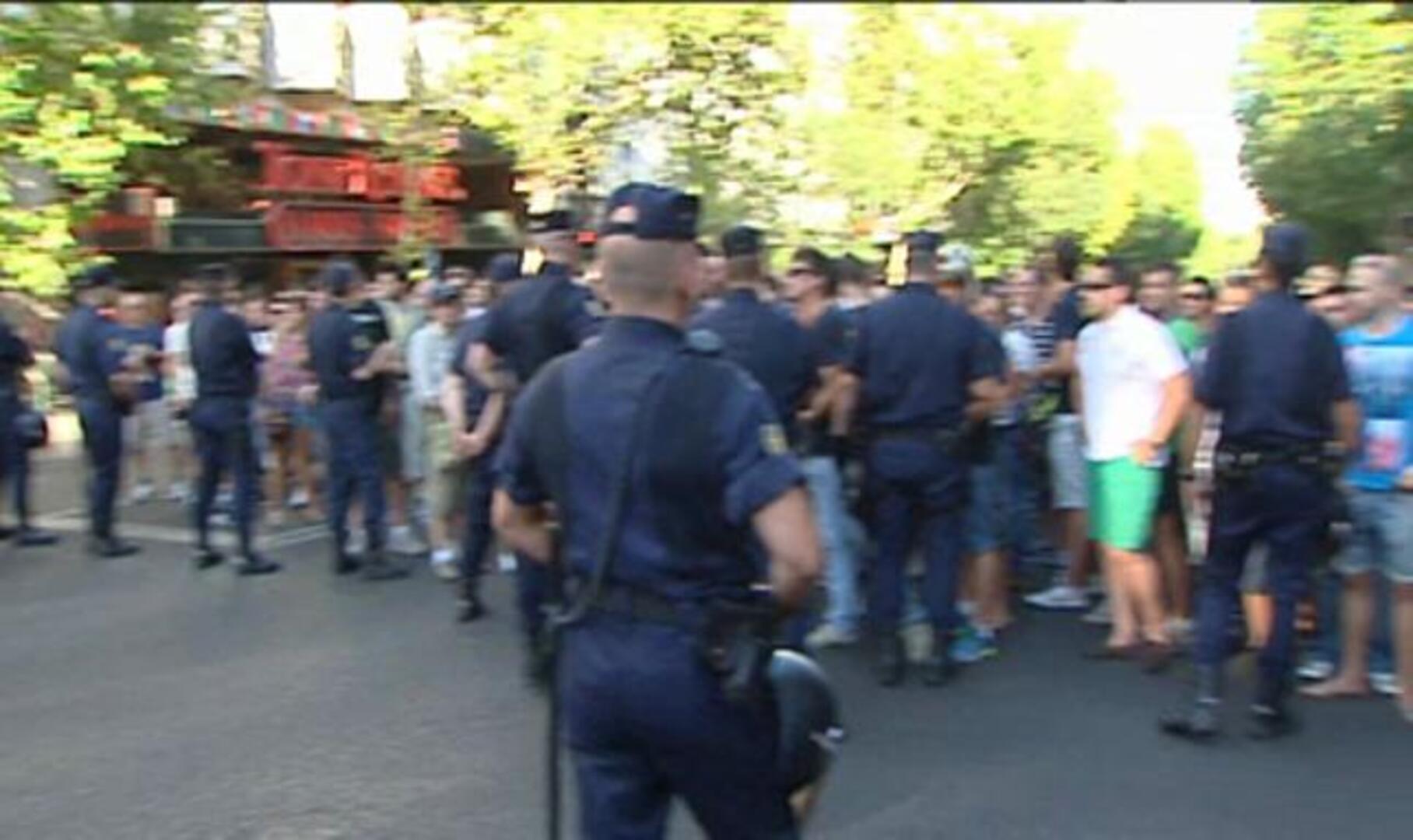 Los funcionarios protestan contra los ajustes frente al Congreso y la sede del PP
