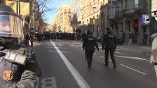 Los Mossos retiran a los concentrados que protestaban ante la Fiscalía de Catalunya