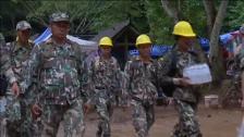 Las opciones de los equipos de rescate para evacuar a los 12 niños atrapados en una cueva de Tailandia