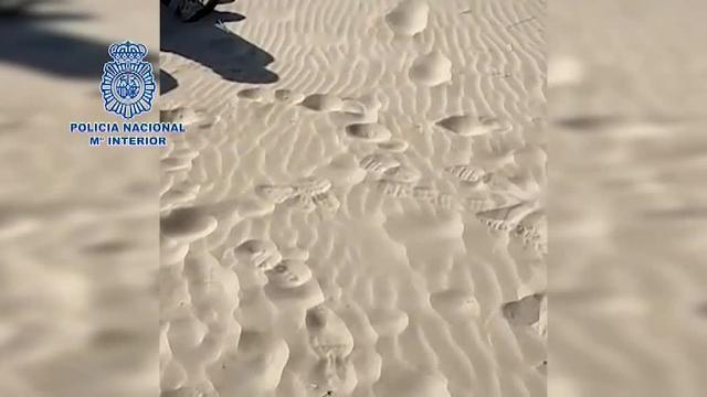 Dos policías salvan la vida a una mujer en Sagunto