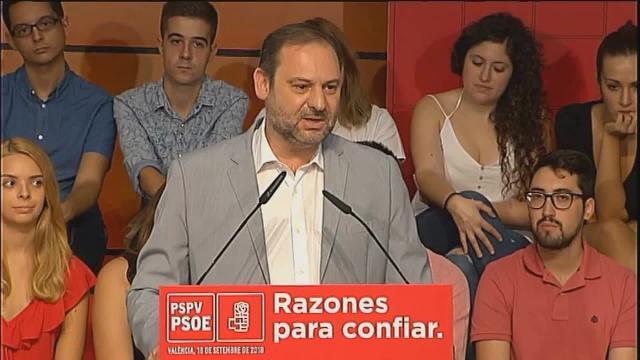 Ábalos: Gobierno seguirá &quot;cumpliendo su función constitucional&quot;