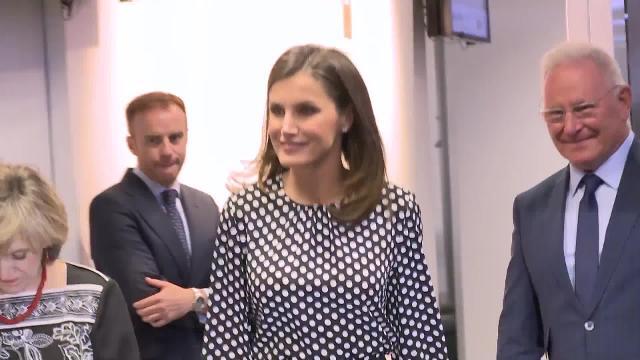 La Reina Letizia recupera el look de la polémica tras volver de Argentina