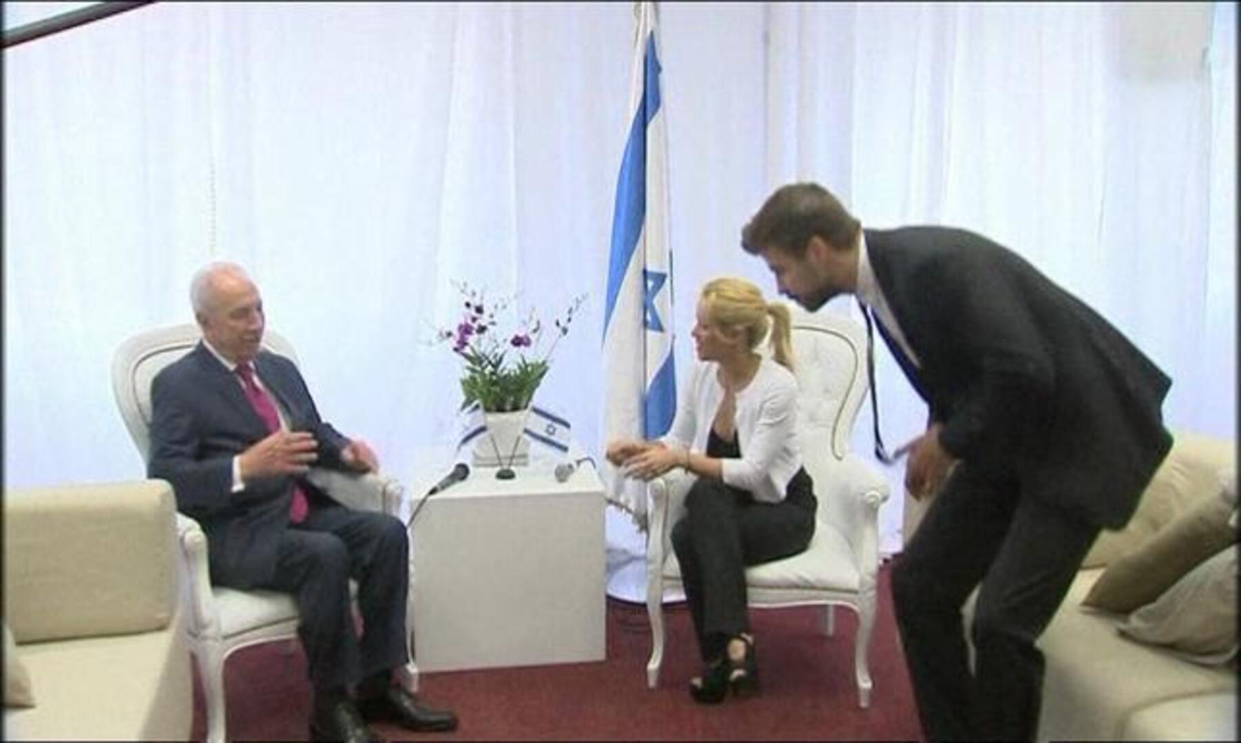 Shakira y Piqué rezan en el Muro de las Lamentaciones