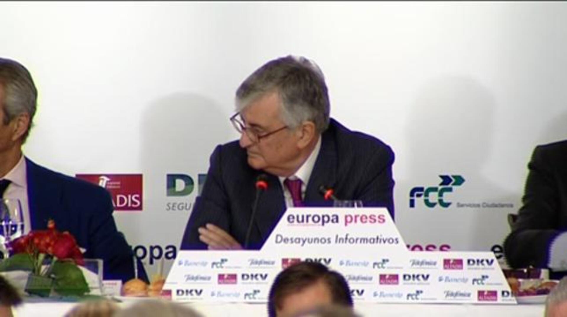 Torres-Dulce recomienda a Mas la vía del diálogo y le recuerda que debe respetar la Constitución