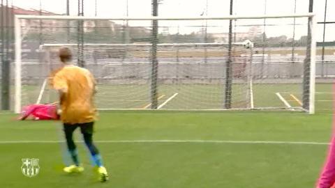 Vídeo: Justin Bieber se entrena con los jugadores del F.C Barcelona