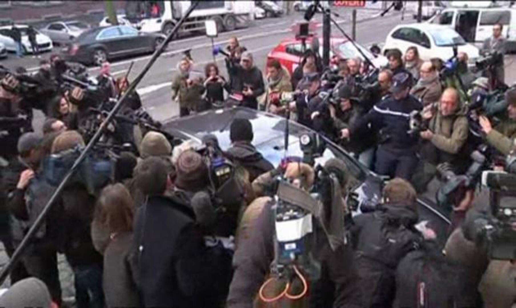 Strauss-Kahn pasará la noche bajo arresto por su vinculación a una red de proxenetismo