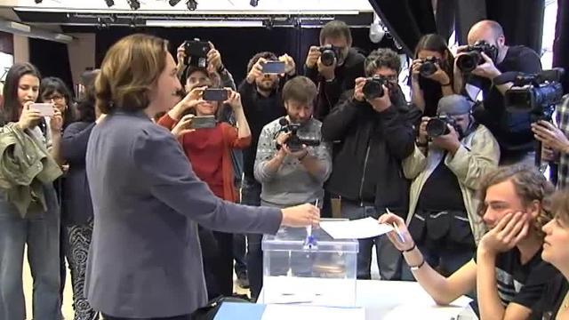 Colau pide una participación masiva para &quot;conquistar el futuro&quot; de Barcelona