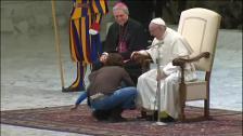 Un niño autista argentino 'sale a jugar' con el Papa en plena audiencia