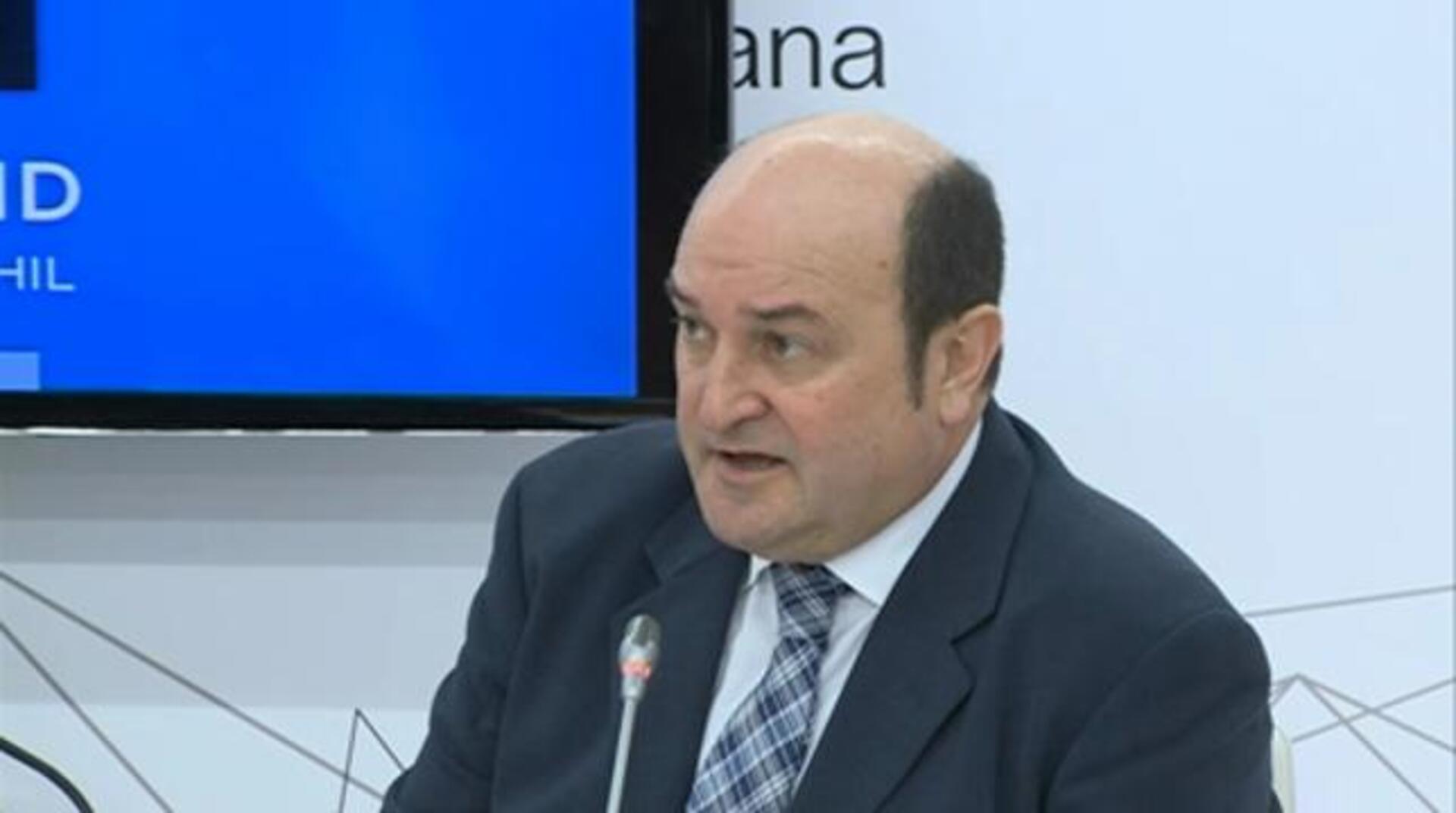 Ortuzar, a la defensiva: «Unos días somos los nacionalistas buenos y otros, el diablo con cuernos y rabo»