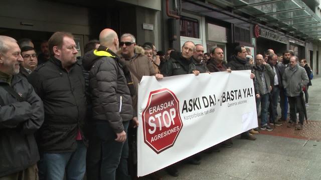 Protesta por agresiones en el encuentro entre el Athetic y Olympique