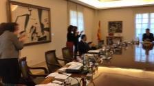 Ovación de los ministros a Pedro Sánchez en la reunión del Consejo