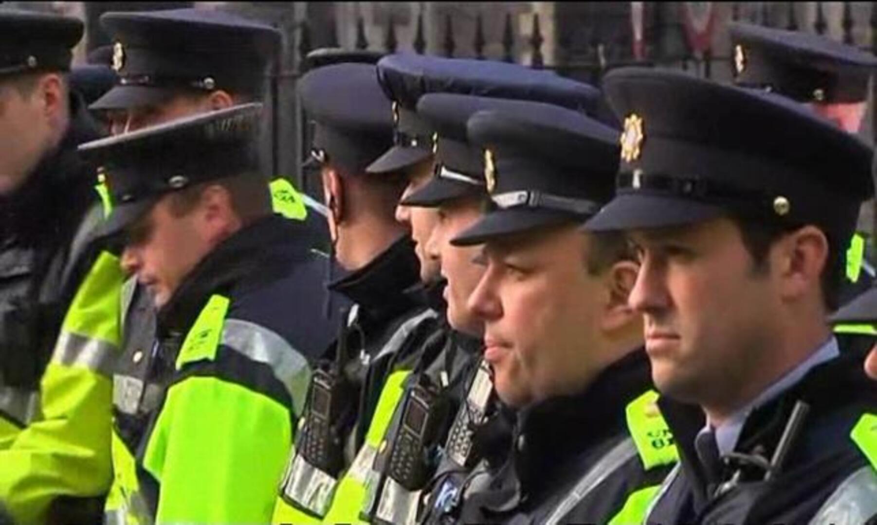 Isabel II recuerda a las víctimas del «agitado pasado» entre Reino Unido e Irlanda