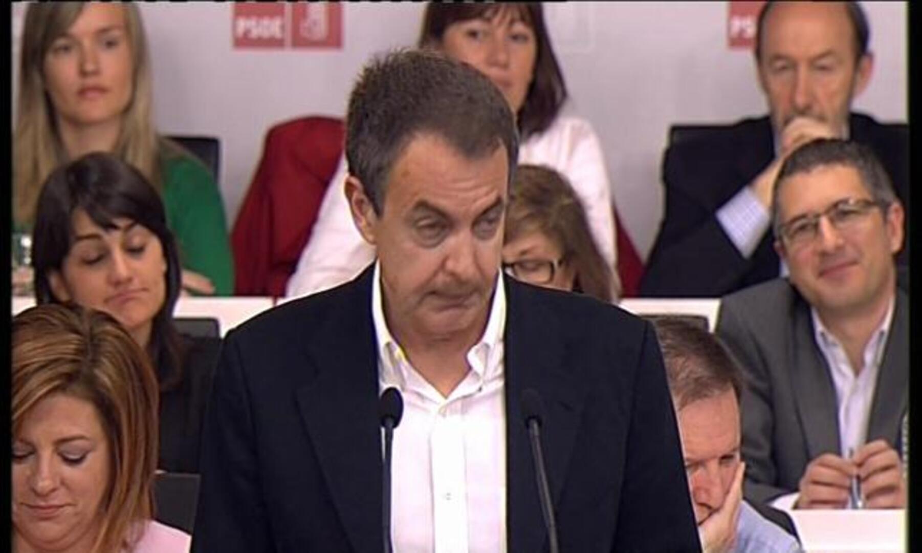 El PSOE ahonda en su mayor crisis de liderazgo desde 2000