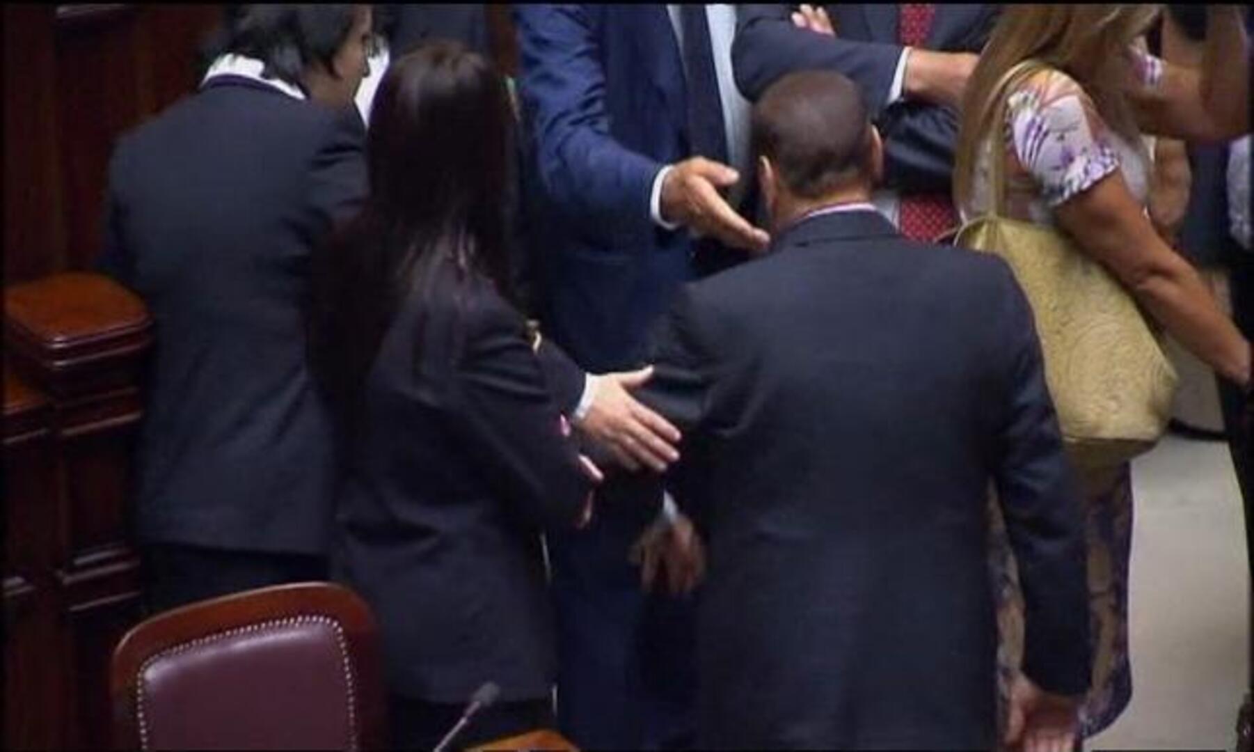 Moody's rebaja la nota de la deuda italiana en tres escalones