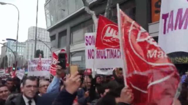 El taxi de Madrid propone a la Administración que fije el tiempo para contratar un VTC