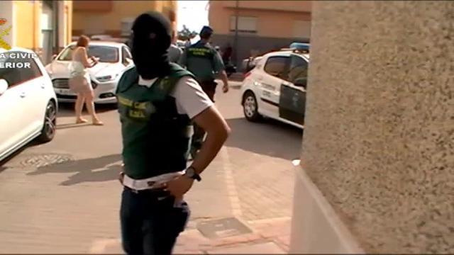 Detenidas quince personas tras caer una banda que utilizaba buzos para fondear droga