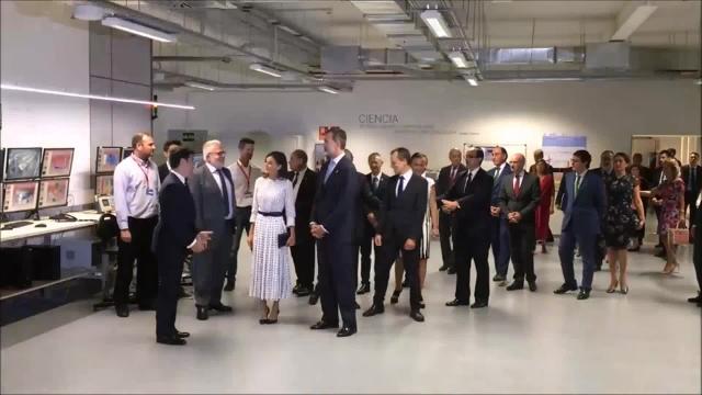 Felipe VI aprieta el botón del láser más potente de España