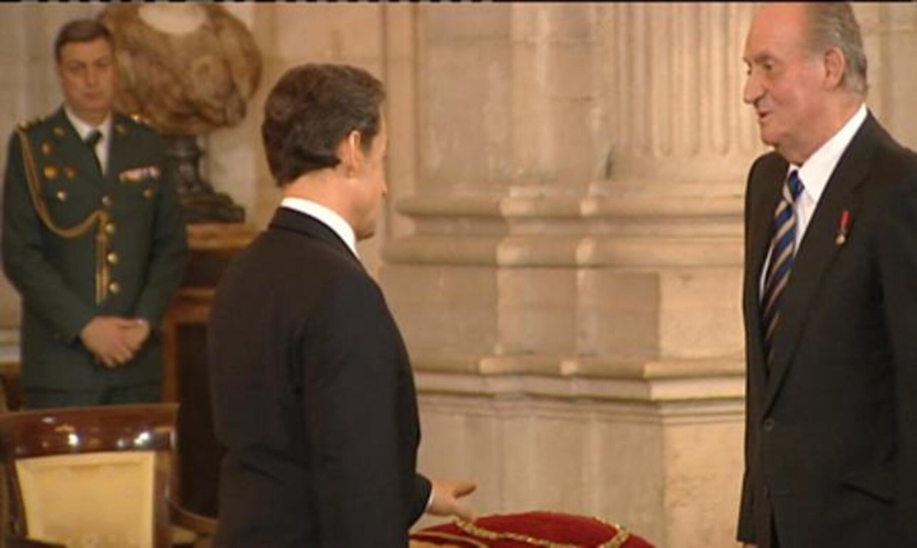 El Rey impone el Toisón a Sarkozy, «gran amigo de España»