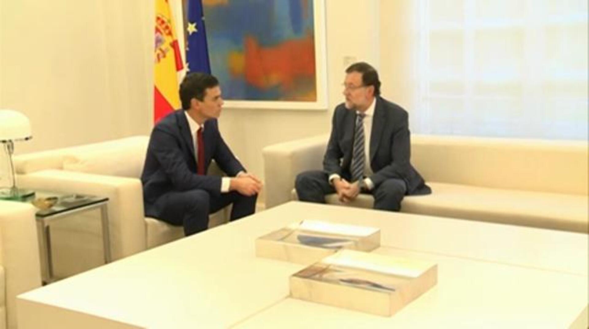 Pedro Sánchez en La Moncloa tras reunirse con el presidente del Gobierno Mariano Rajoy