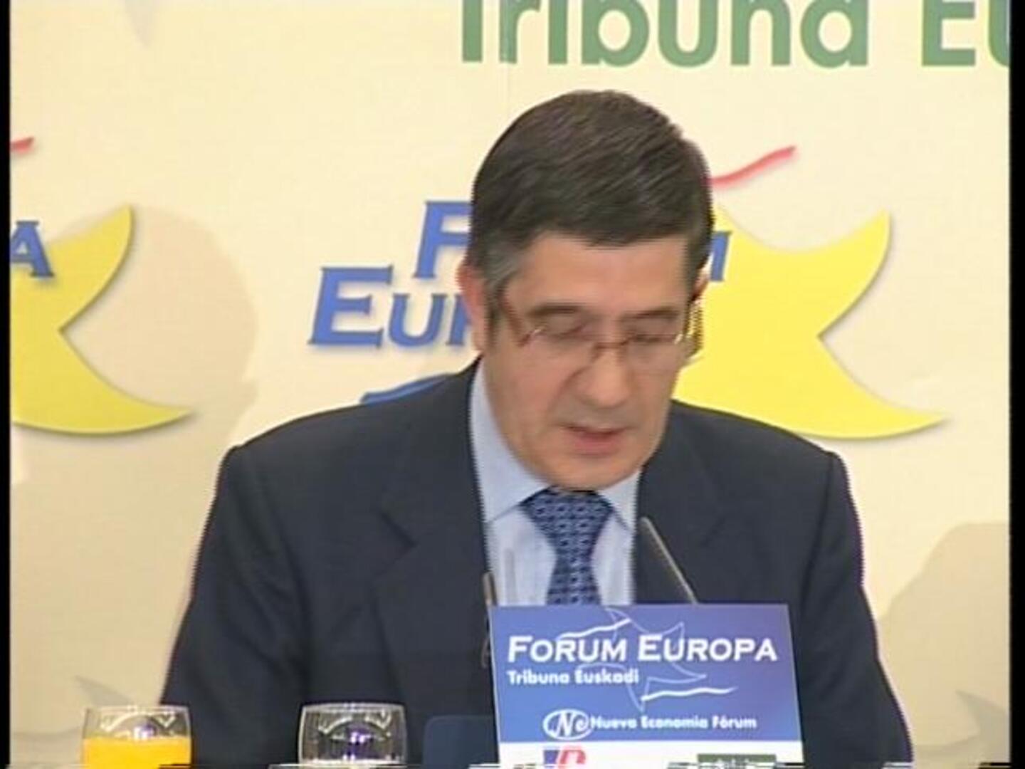 Patxi López: «Ni EA está contaminada ni juega a la estrategia de ETA»