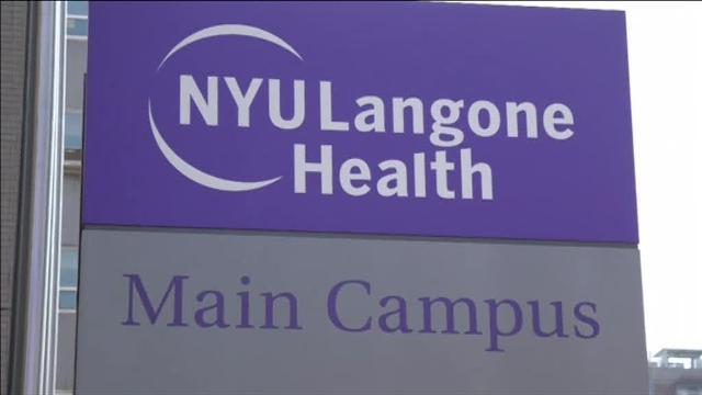 Euforia entre los estudiantes medicina de Nueva York al saber que la universidad pagará las matrículas de todos