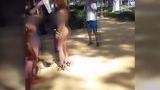 ¿Es delito pasearse desnudo por el parque en Sevilla?