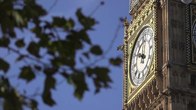 Barnier, abierto a prorrogar un año la transición para Reino Unido