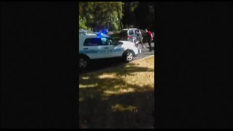 Vídeo: ¡No dispare, no va armado!