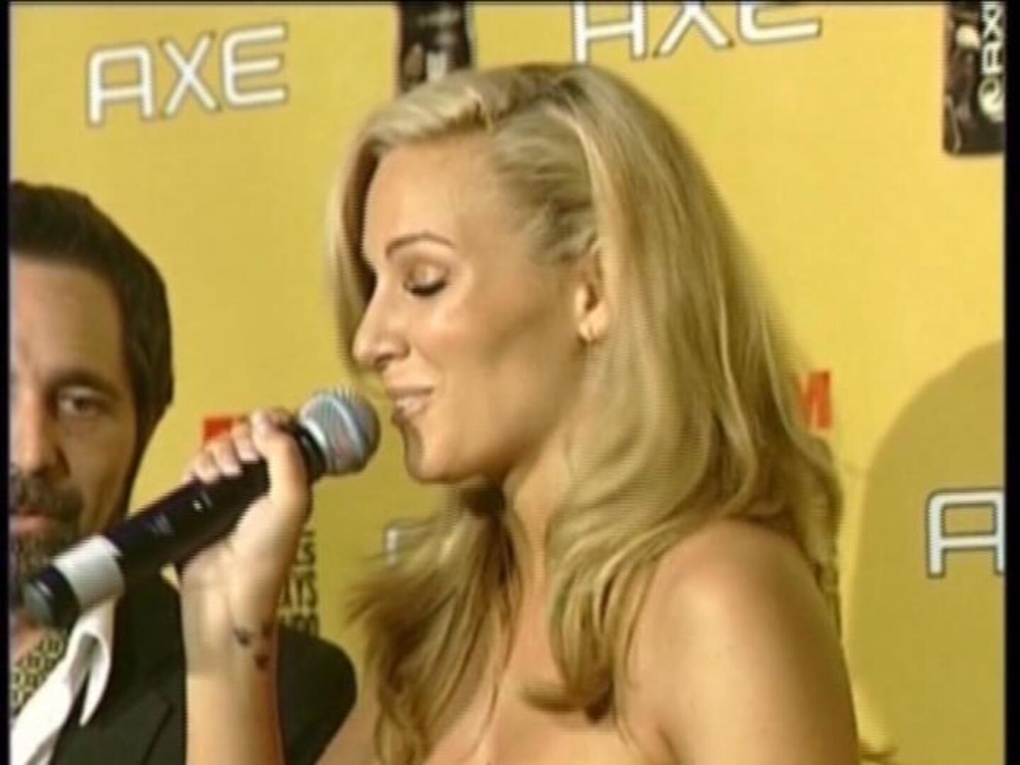 Las mujeres de los futbolistas arrasan fuera de los estadios