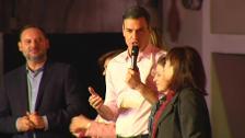 Pedro Sánchez convierte al PSOE en primera fuerza diez años después y aplaca a sus críticos