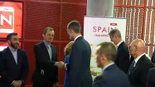 El rey finalizó su jornada en Barcelona con la entrega del premio Reino de España al mejor empresario