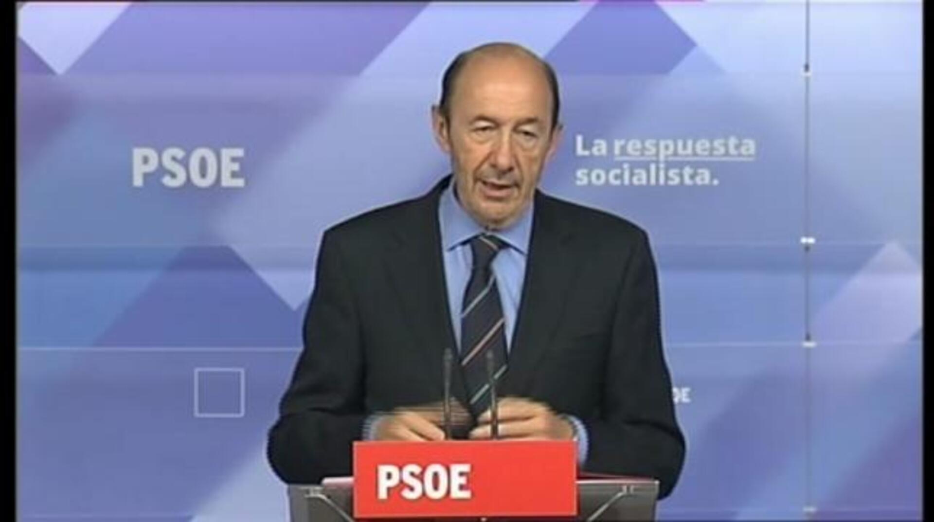 Rubalcaba apoya a Griñan porque le obligan a «cerrar escuelas y hospitales»