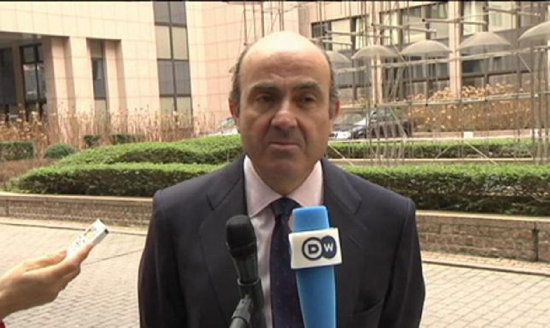 De Guindos asume el objetivo de déficit exigido por el Eurogrupo para este año