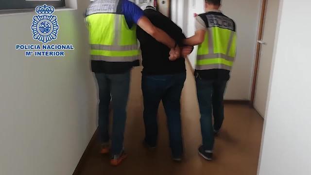 Detenido un hombre por delitos contra la intimidad y por abusos sexuales