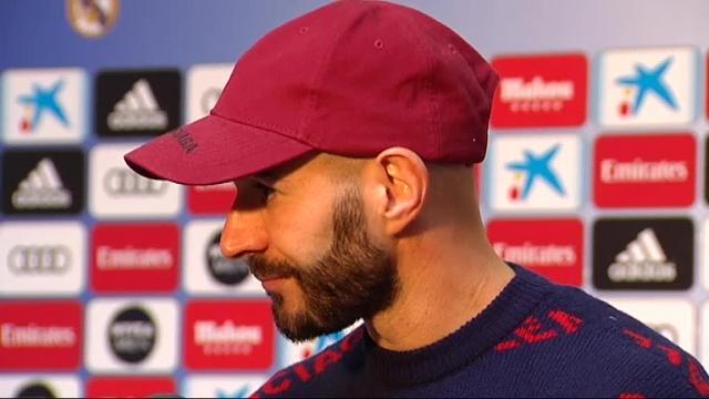 Benzema asegura que &quot;le da igual&quot; que el Real Madrid fiche a otro delantero